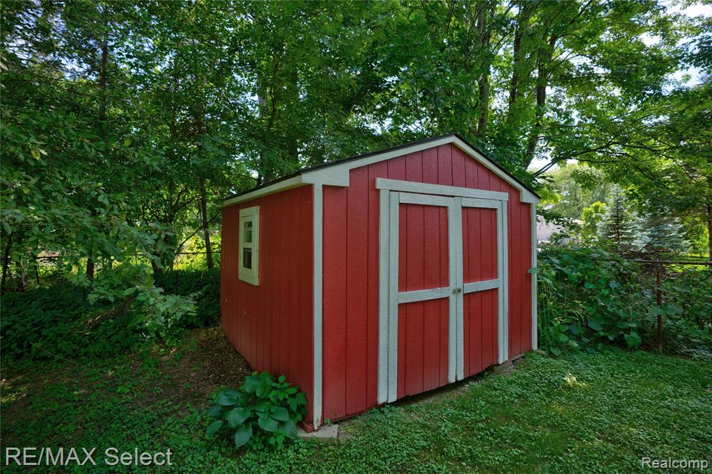6030 Sun Valley Drive, Grand Blanc, MI 48439 — Photo 36