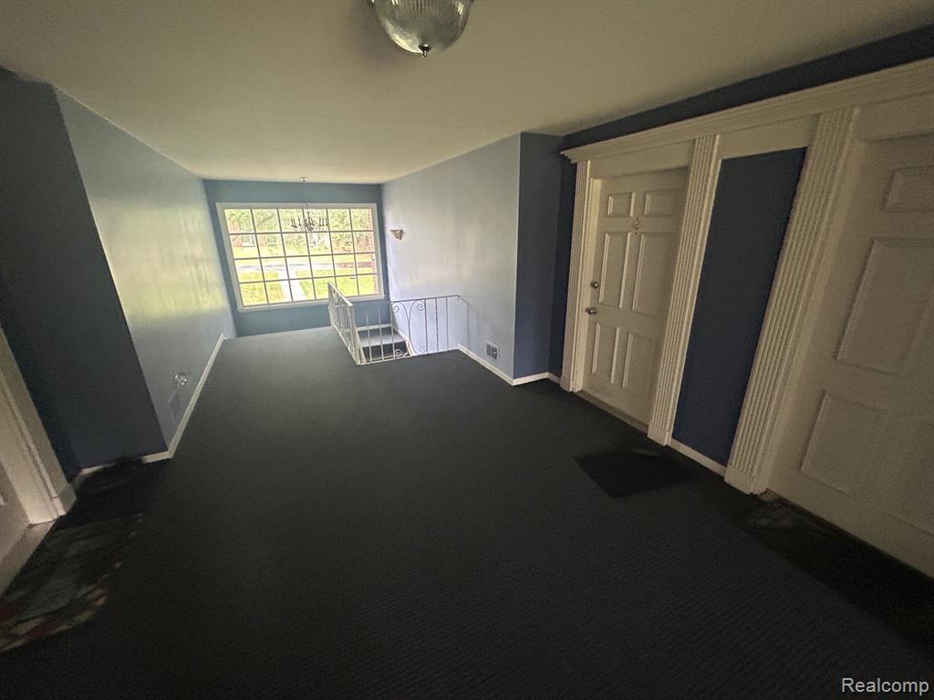436 S FOX HILLS DR APT 5, Bloomfield Hills, MI 48304 — Photo 7