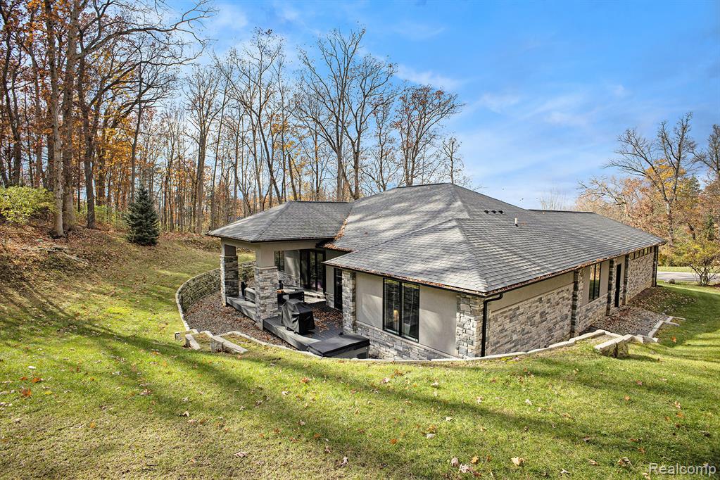 5888 Wyndam Lane, Brighton, MI 48116 — Photo 39