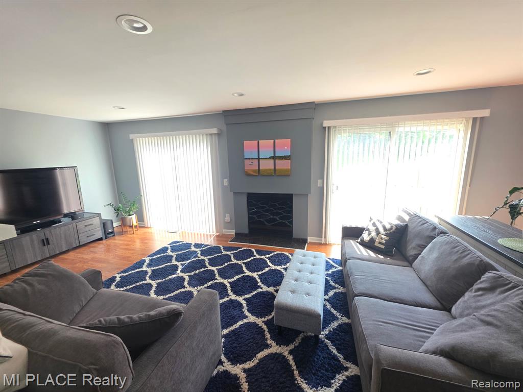 6220 Andrea Lane, West Bloomfield, MI — Photo 4