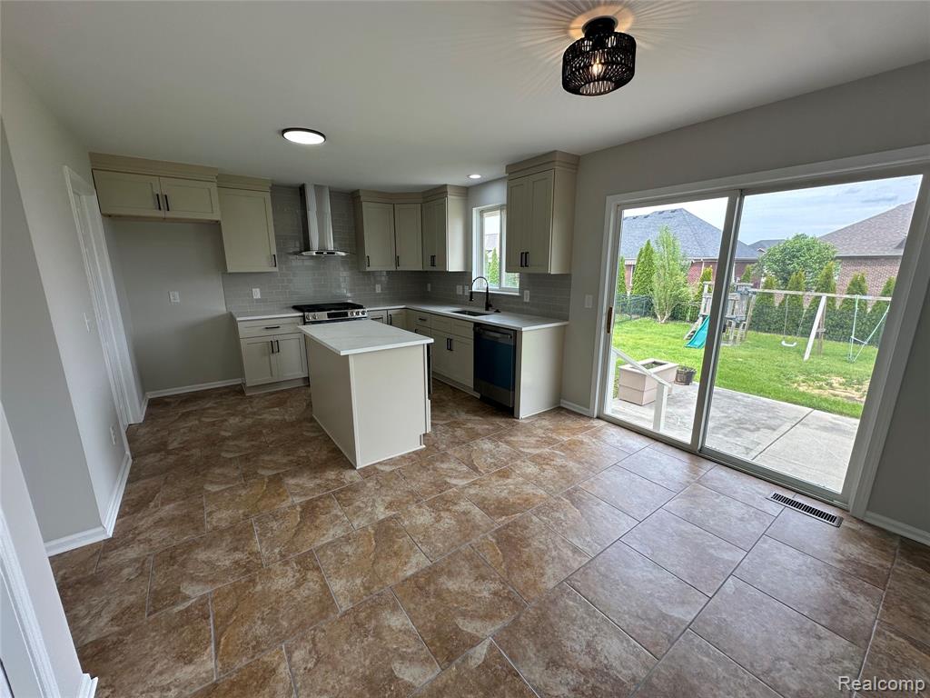 56602 Winding Creek Drive, Macomb, MI 48042 — Photo 11