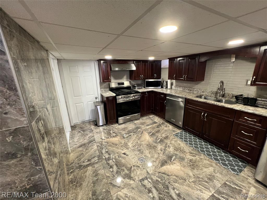 6410 Orchard Avenue, Dearborn, MI 48126 — Photo 32