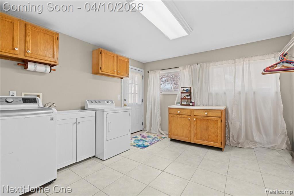 1014 S Adelaide Street, Fenton, MI, 48430