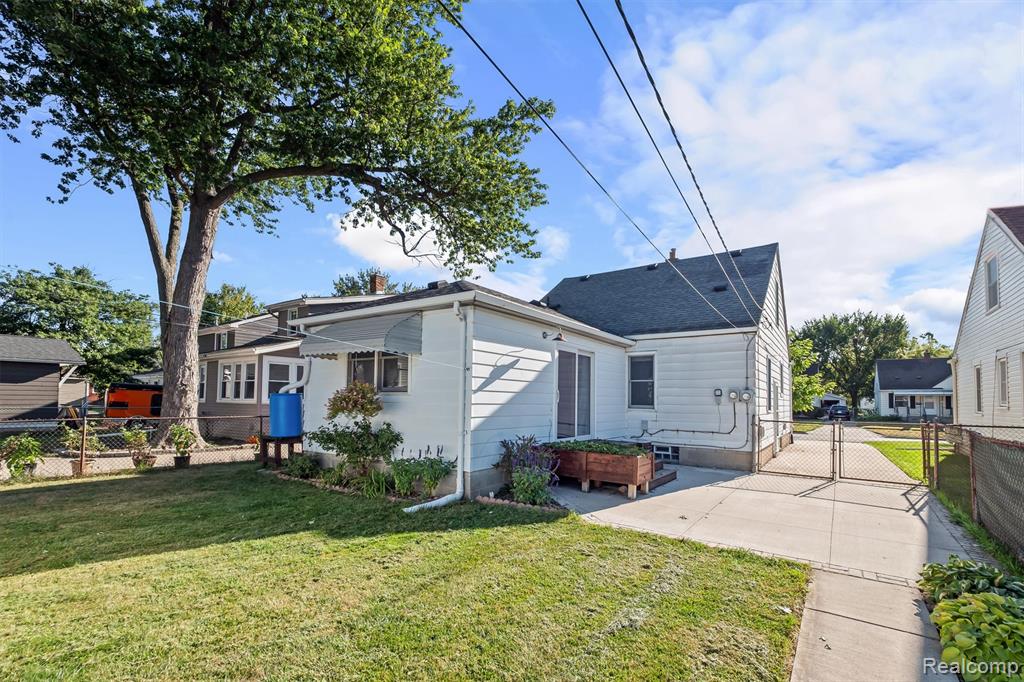 917 N Edison Avenue, Royal Oak, MI 48067 — Photo 40