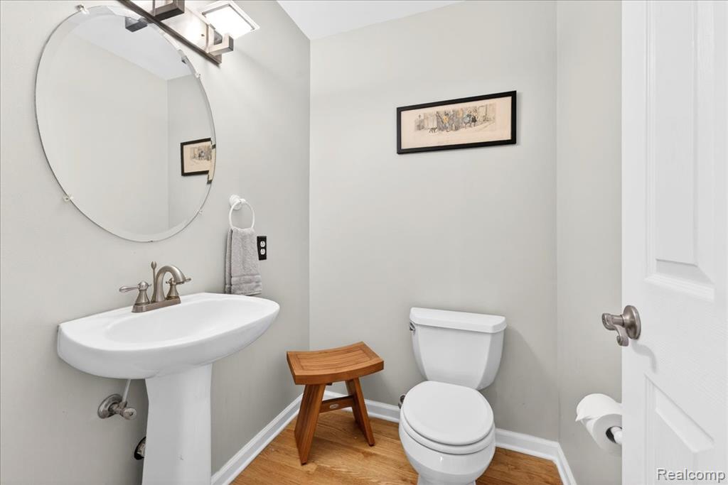 538 Pine Street, Wyandotte, MI 48192 — Photo 17