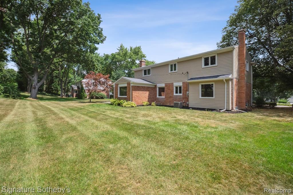 2200 Brenthaven Drive E, Bloomfield, MI 48304 — Photo 38