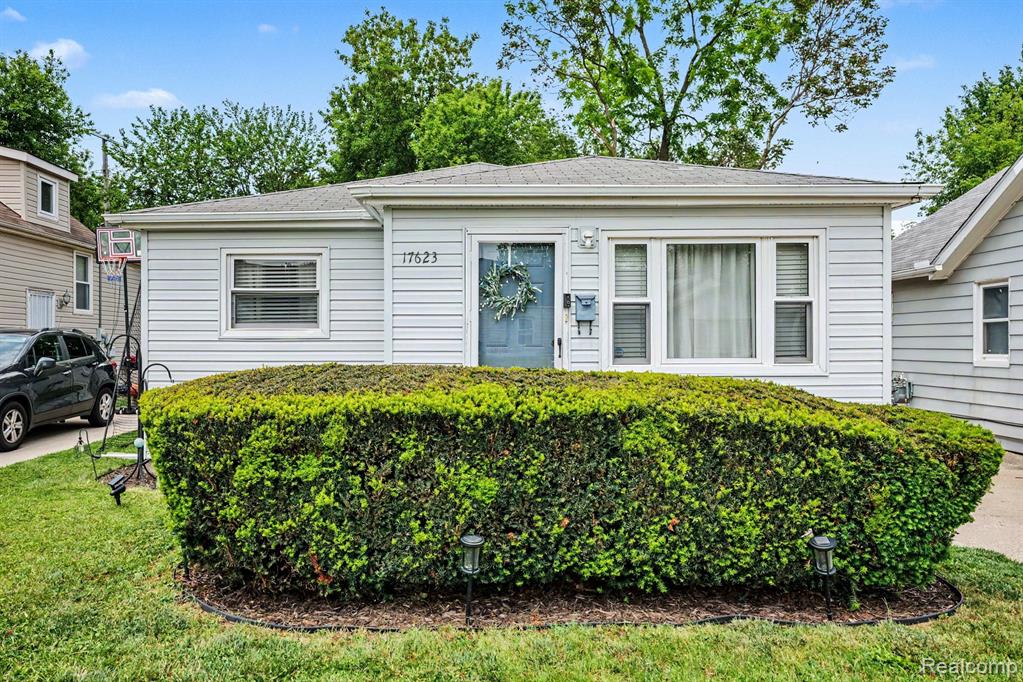 17623 Tennyson Street, Roseville, MI 48066 — front exterior