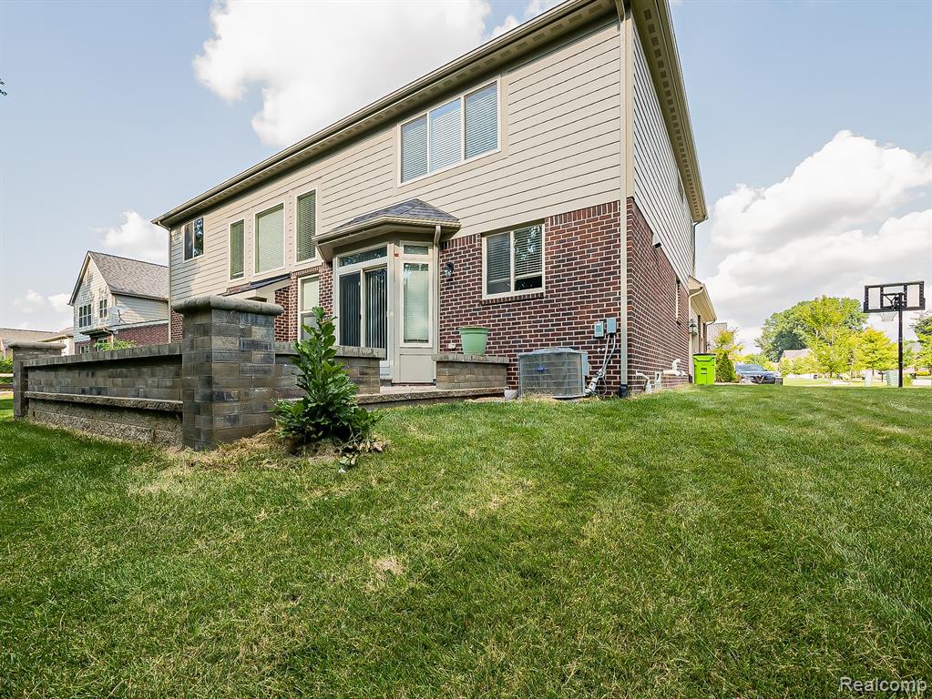 47639 Alpine Drive, Novi, MI — Photo 33