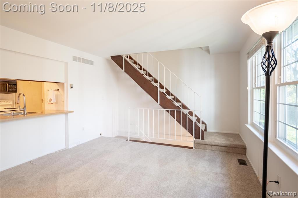 285 Inlet Court, Walled Lake, MI 48390 — Photo 3