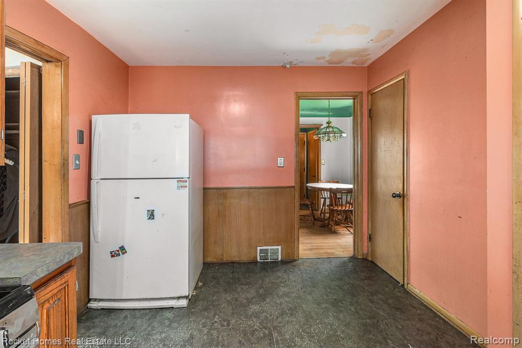 915 Englewood Avenue, Royal Oak, MI 48073 — Photo 12