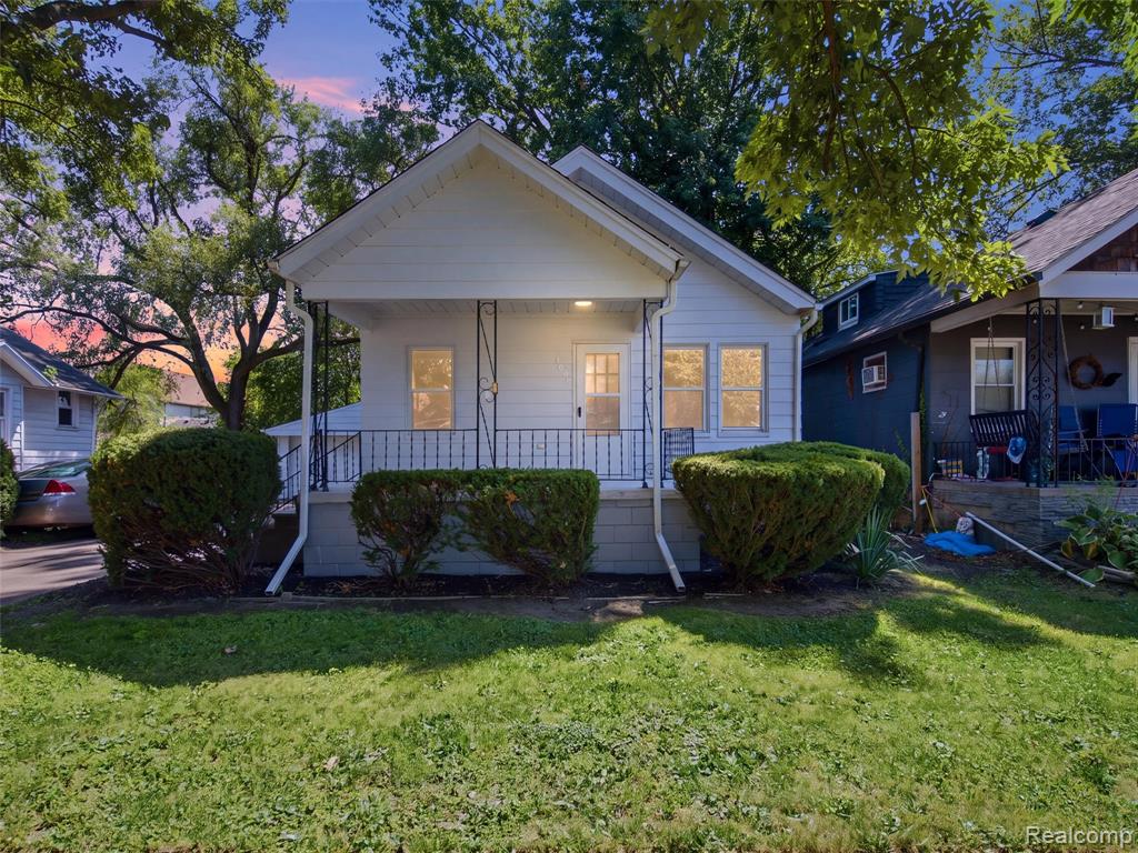 1063 Mayflower Avenue, Lincoln Park, MI 48146