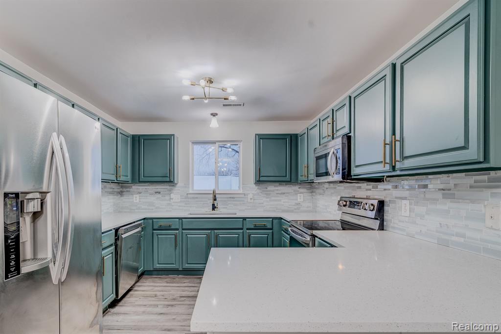 1111 FOUNTAIN VIEW Circle, South Lyon, MI 48178 — Photo 17