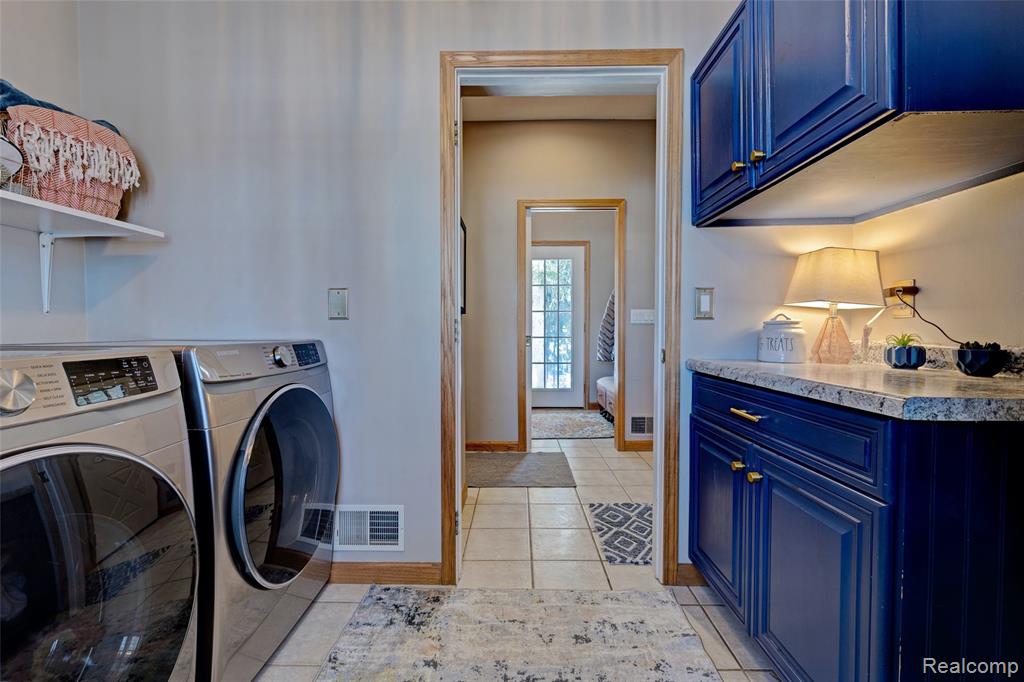 9619 Tree Top Court, Pinckney, MI, 48169