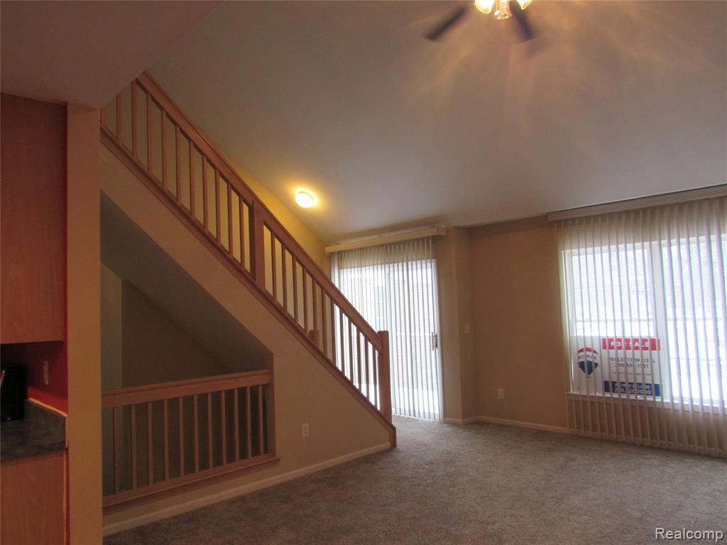 798 Amberly Drive, B, Waterford, MI 48328 — Photo 4