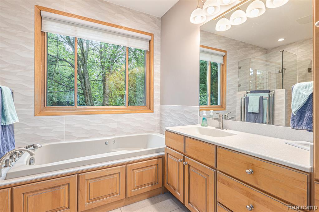 4301 Rolling Acres Drive, Hartland, MI 48353 — Photo 23