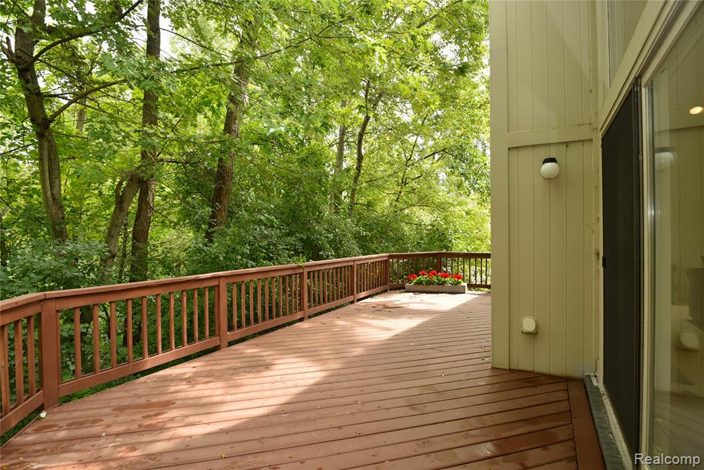 6536 Pleasant Lake Court, West Bloomfield, MI — Photo 36