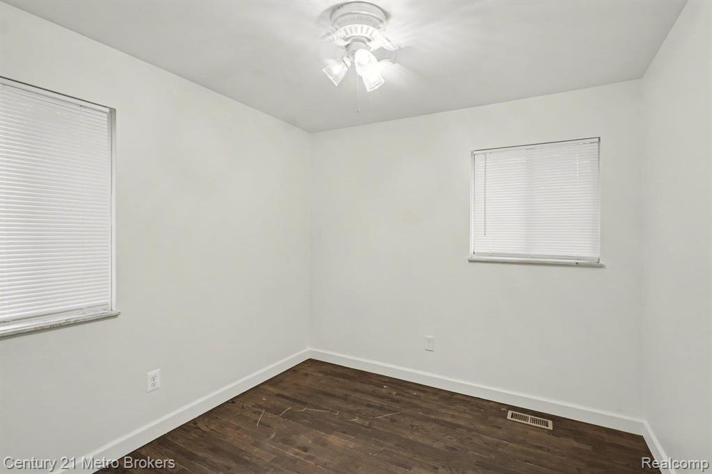 3509 Ridgecliffe Drive, Flint, MI 48532 — Photo 11
