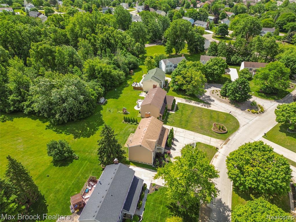 5484 Kingsfield Drive, West Bloomfield, MI — Photo 51