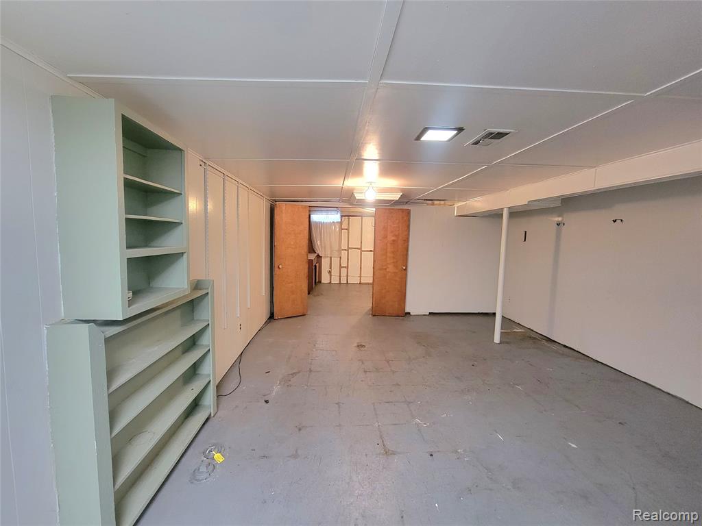 8527 State Park, Center Line, MI 48015 — Photo 15