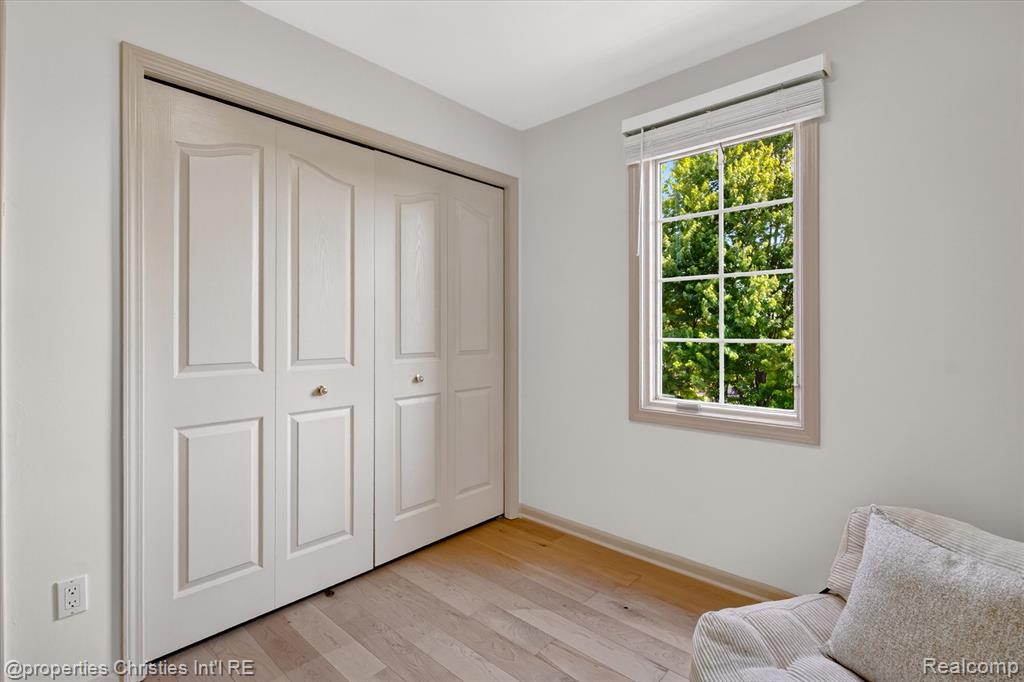 45094 Oak Forest Drive, Northville, MI 48168 — Photo 45