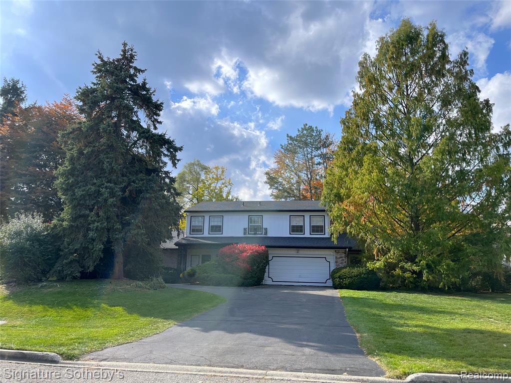 7432 Franklin Ridge Lane, West Bloomfield, MI