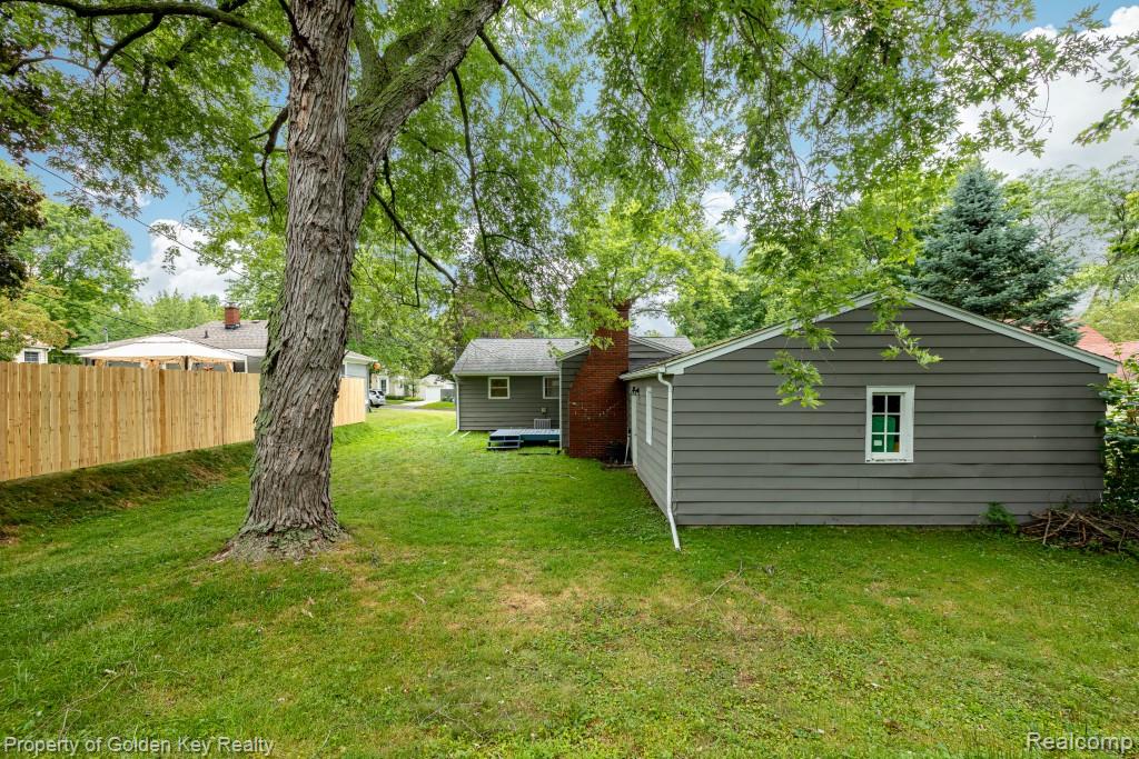 609 W Crane Street, Howell, MI 48843 — Photo 18