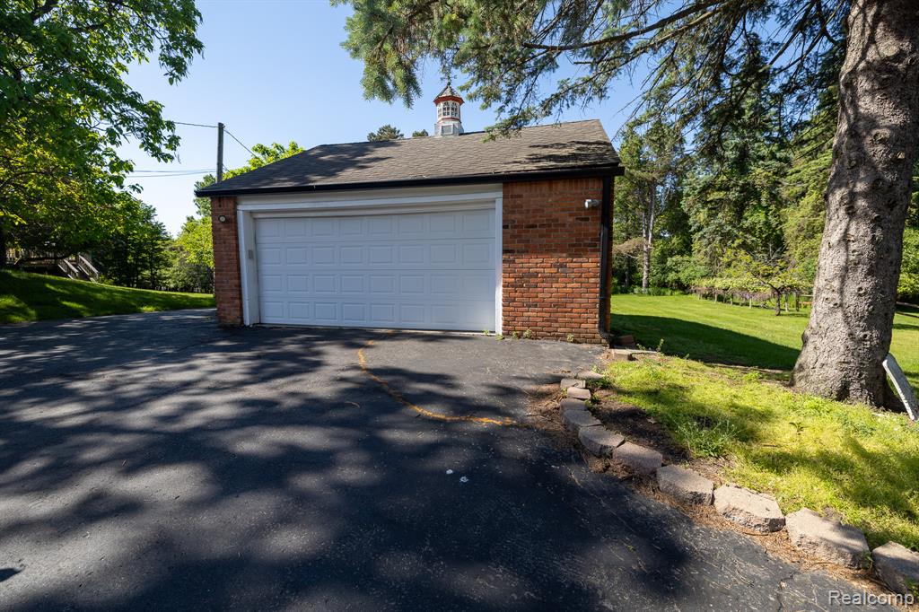 6084 Upper Straits Boulevard, West Bloomfield, MI 48324 — Photo 45