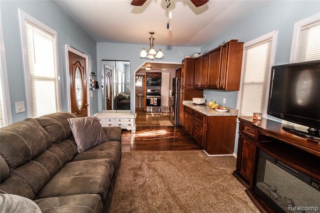 825 N Main Street, Lapeer, MI 48446 — Photo 13