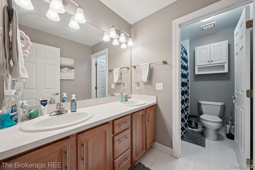 8000 Barrington Lane, Clarkston, MI 48348 — Photo 32