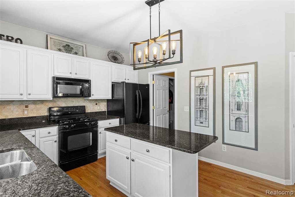 6241 Sapphire Court, Grand Blanc, MI 48439 — Photo 21