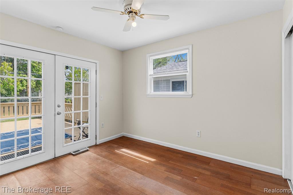 6430 Cloverton Drive, Waterford, MI 48329 — Photo 18