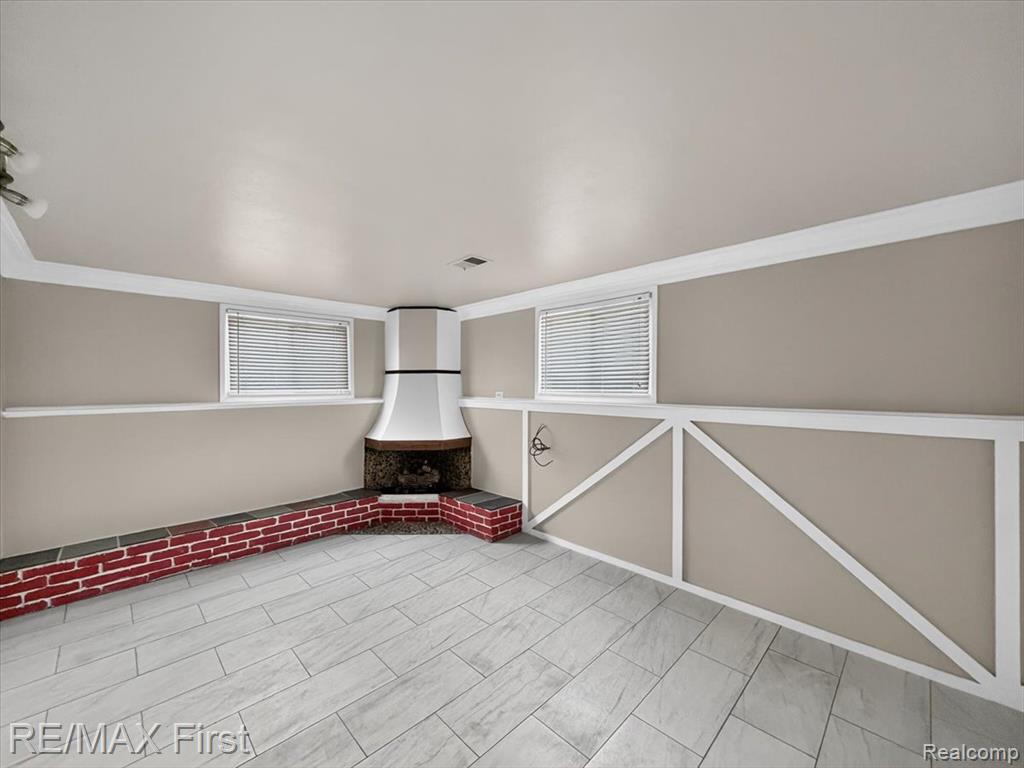 28326 Couzens Avenue, Madison Heights, MI 48071 — Photo 25