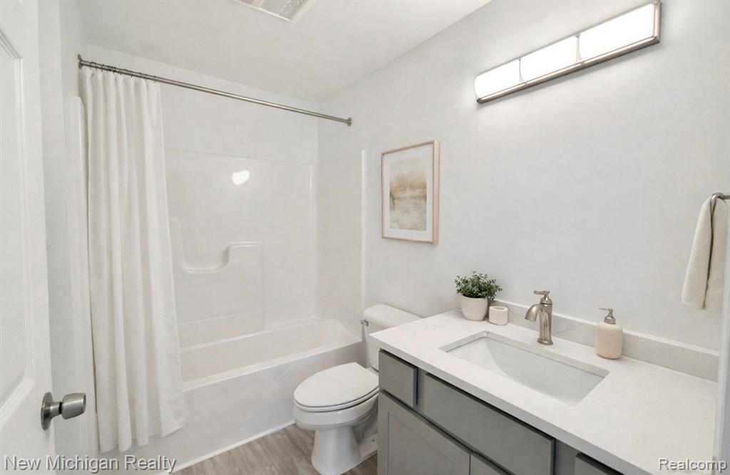 7056 Cambridge Drive, Flushing, MI 48433 — Photo 5