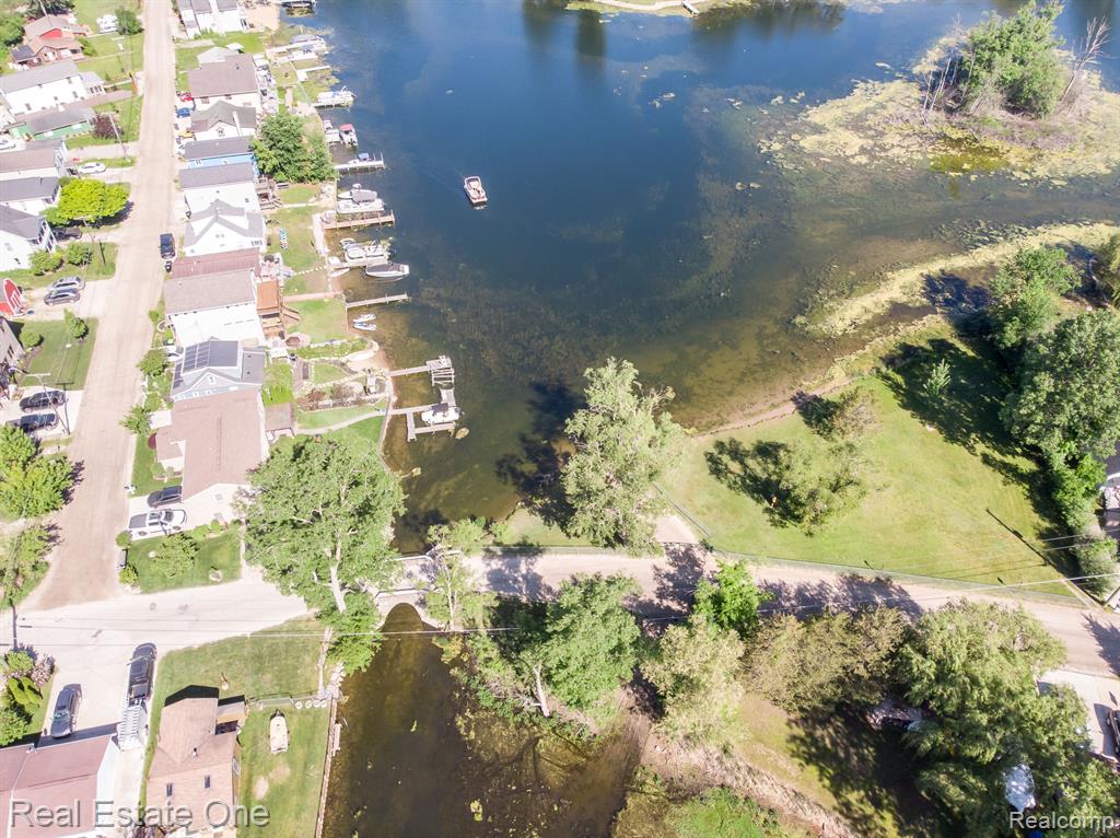 8831 Lagoon Drive, Brighton, MI 48116 — Photo 36