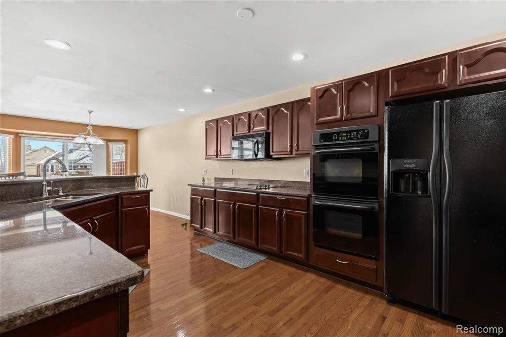 49407 N Glacier, Northville, MI 48168 — Photo 16