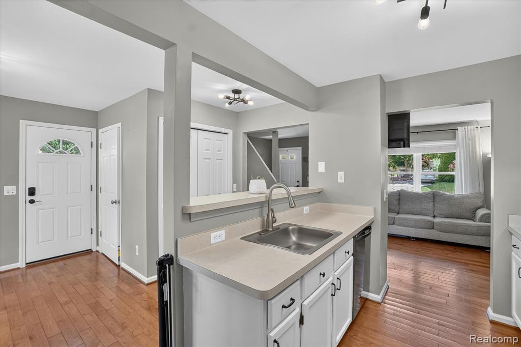 452 Waverly Lane, Howell, MI 48843 — Photo 13