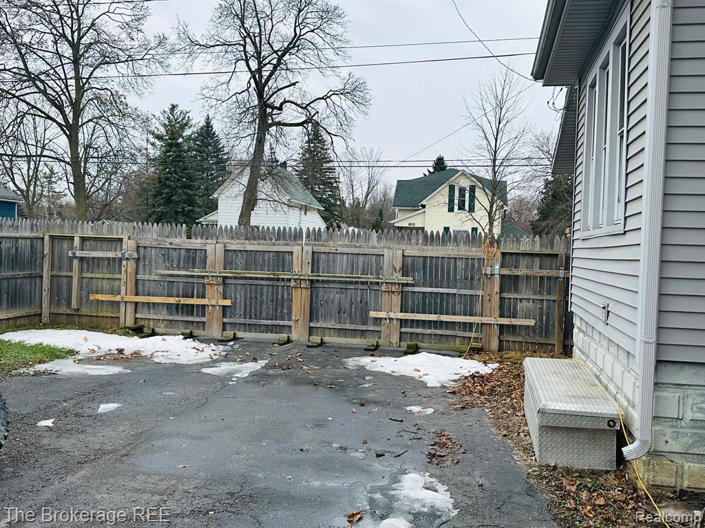 538 W STEWART Street, Owosso, MI 48867 — Photo 5
