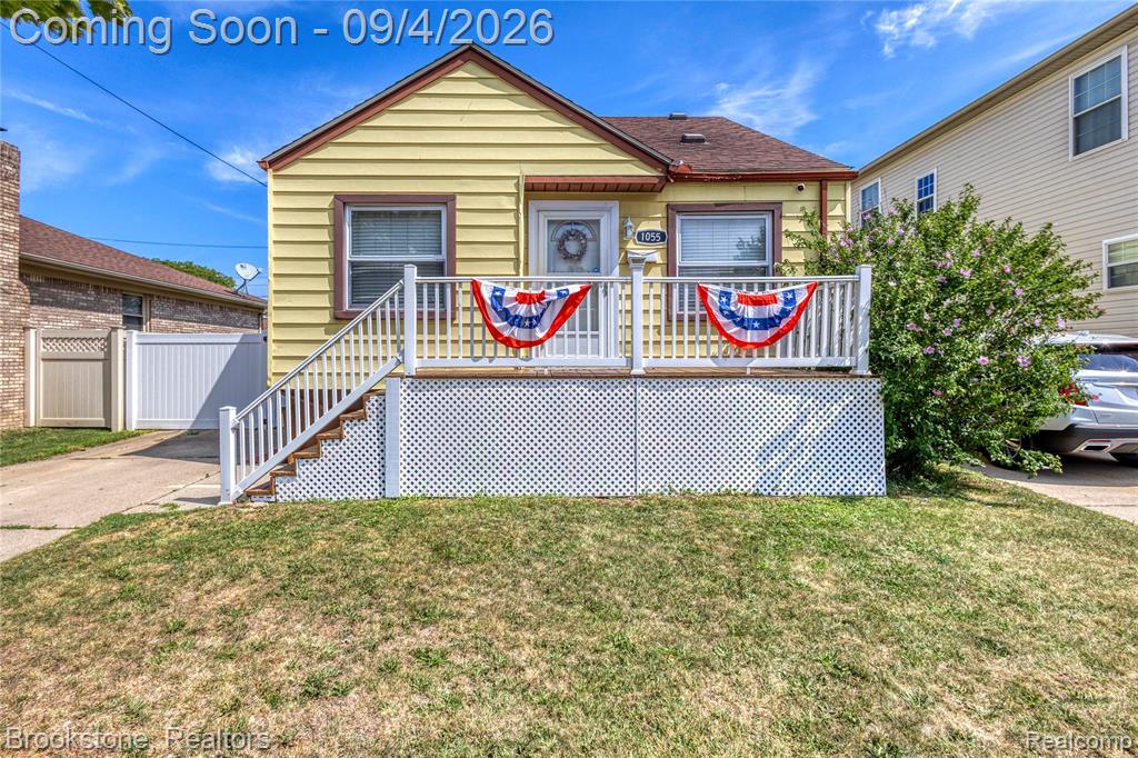 1055 8th Street, Wyandotte, MI 48192