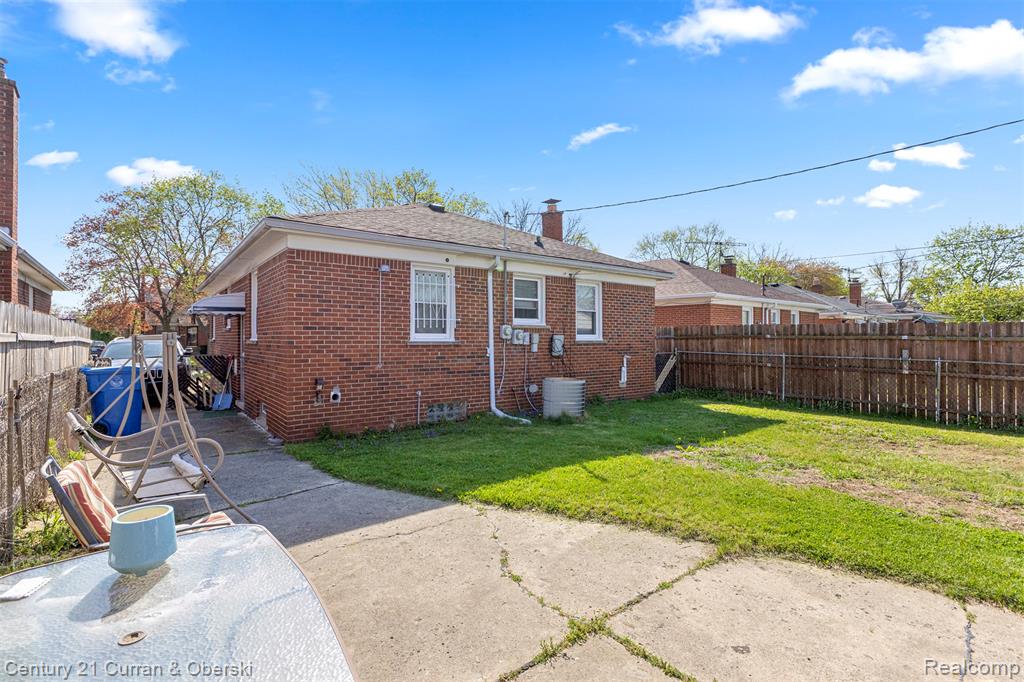 8227 Riverview Street, Dearborn Heights, MI 48127 — Photo 29