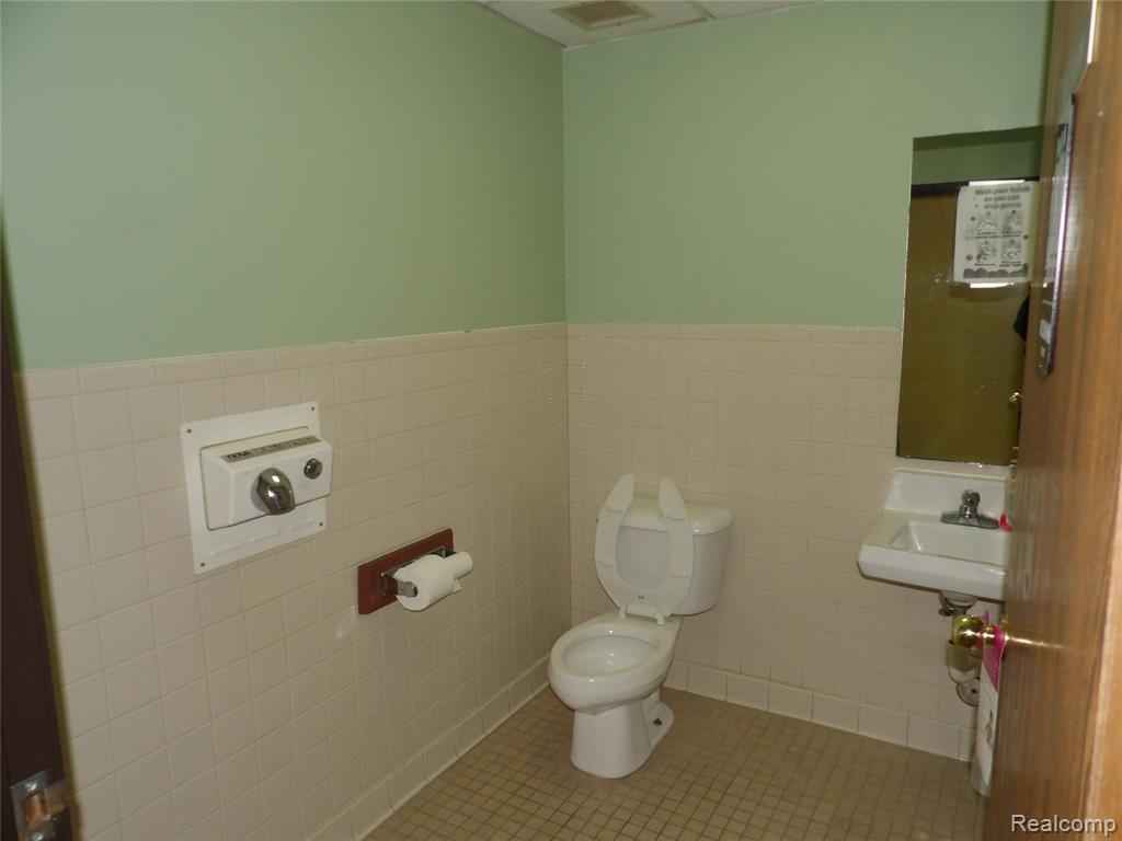XXXXX Undisclosed, Detroit, MI 48206 — Photo 15