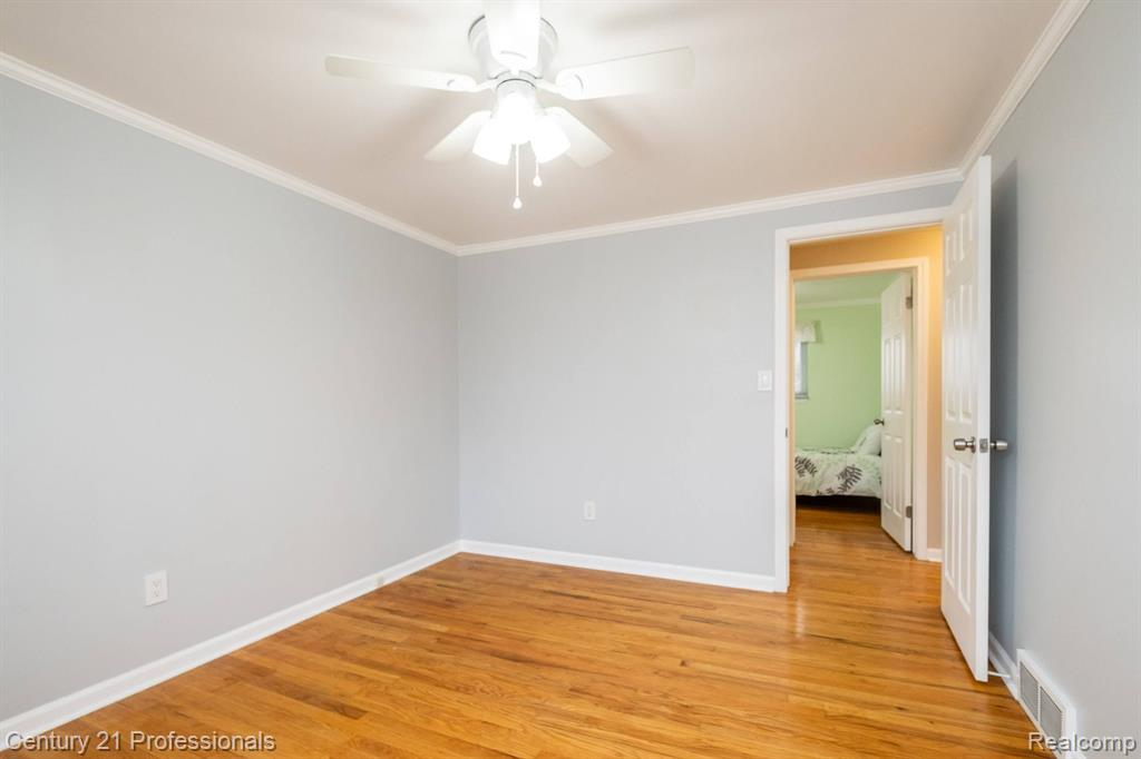 4256 BIEBER Drive, Sterling Heights, MI 48310 — Photo 33