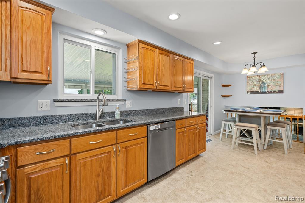 43057 Bond Court, Sterling Heights, MI 48313 — Photo 39