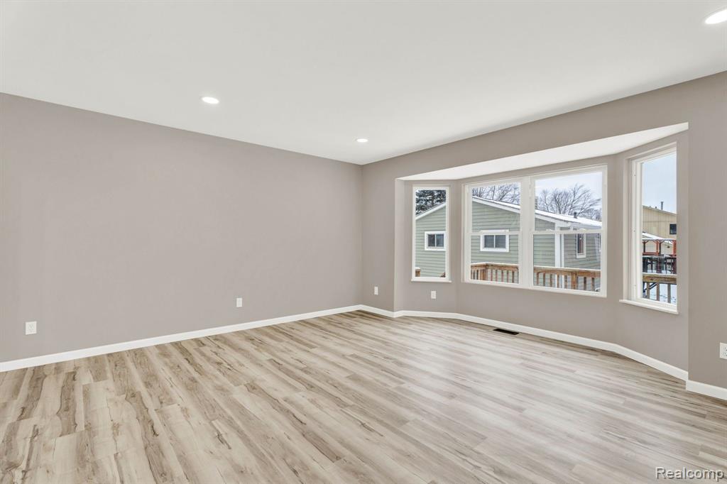 7820 Rampart Trail, Waterford, MI 48327 — Photo 11