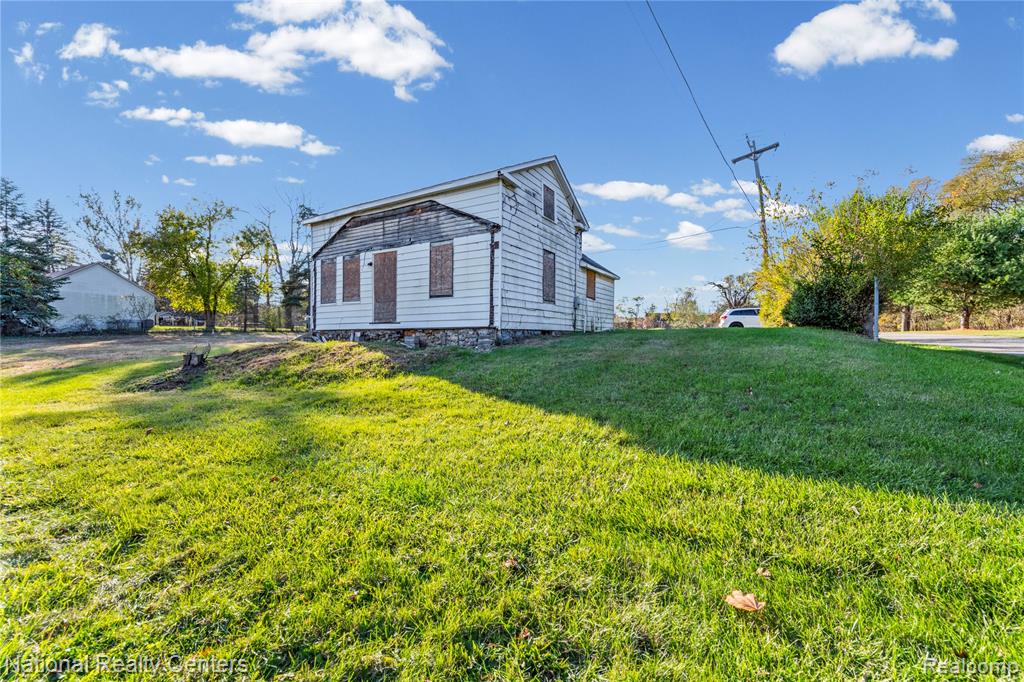 8292 Pettysville Road, Hamburg, MI 48169 — Photo 15
