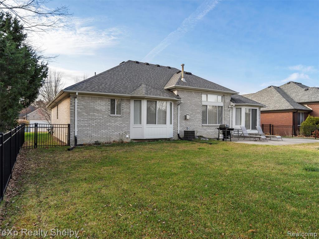 49088 Lehr Drive, Macomb, MI 48044 — Photo 40