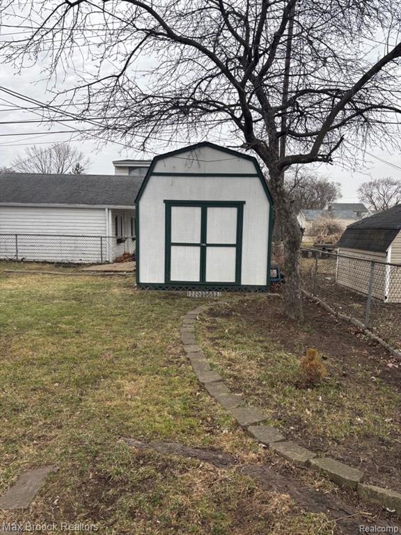 95 E BROCKTON Avenue, Madison Heights, MI 48071 — Photo 12