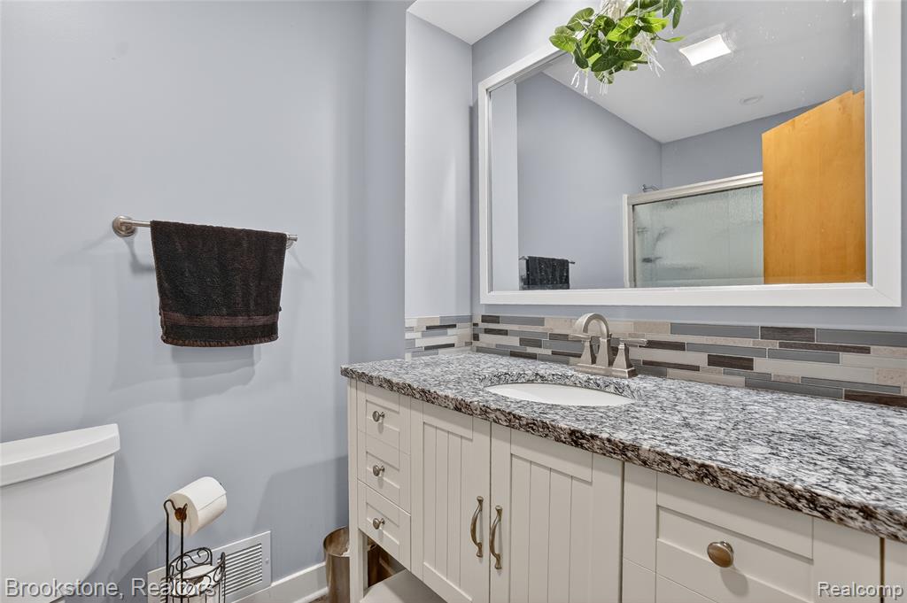 300 N Kibbee Street, MI 48879 — Photo 15