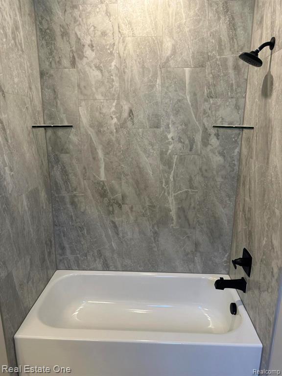 50402 Oakbrooke Drive E, Chesterfield, MI 48047 — Photo 38