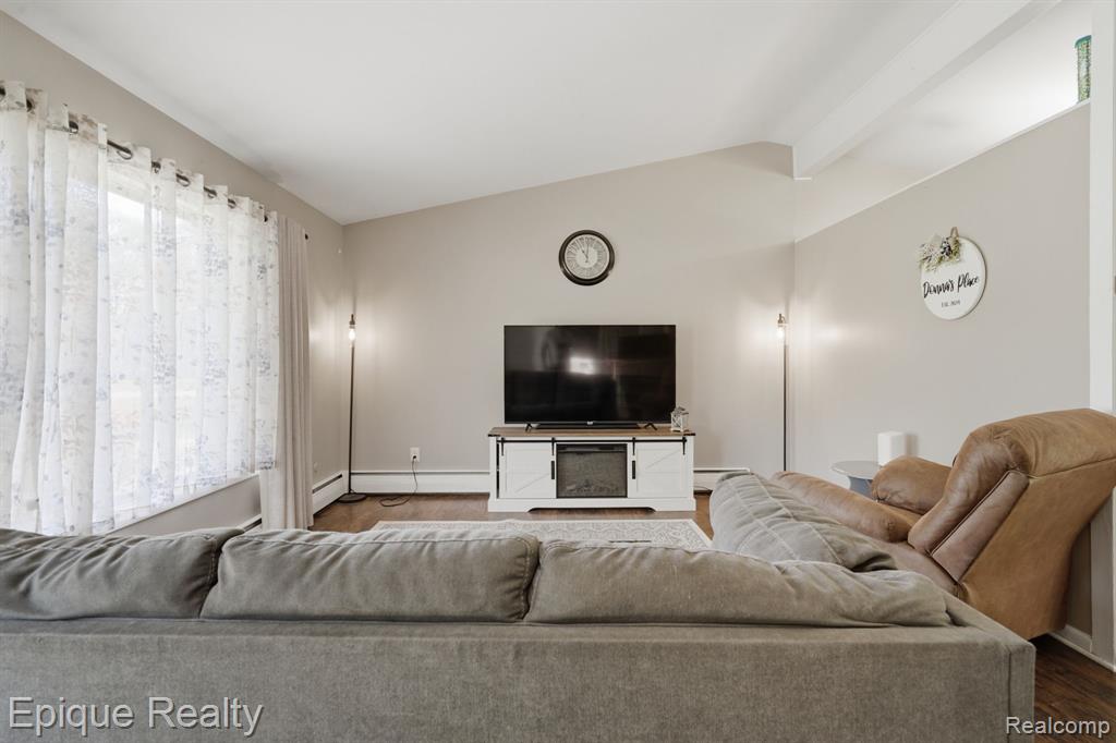 5370 Oaktree Court, Flint, MI 48532 — Photo 6