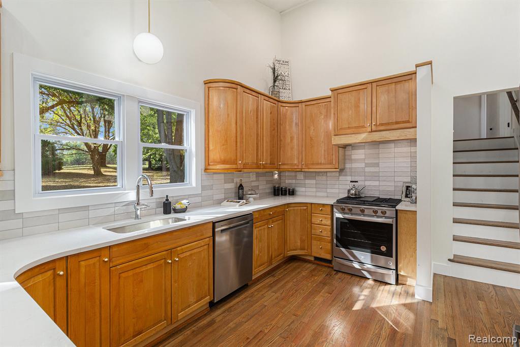 921 N Garner Road, Milford, MI 48380 — Photo 11